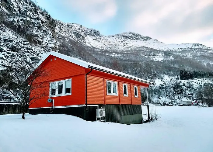 Steinsholen Holiday Home