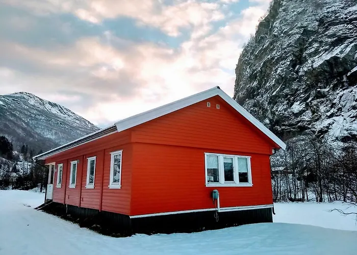 Steinsholen Holiday Home
